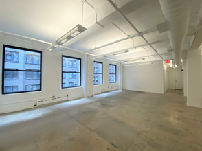 223-225 W 35th St, New York, NY for lease Interior Photo- Image 1 of 4