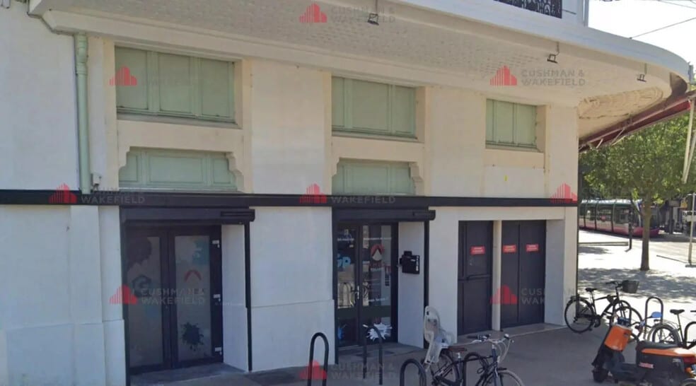 Retail in Dijon for lease - Building Photo - Image 1 of 2