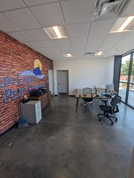 1340 E Riggs Rd, Chandler, AZ for lease - Building Photo - Image 3 of 8