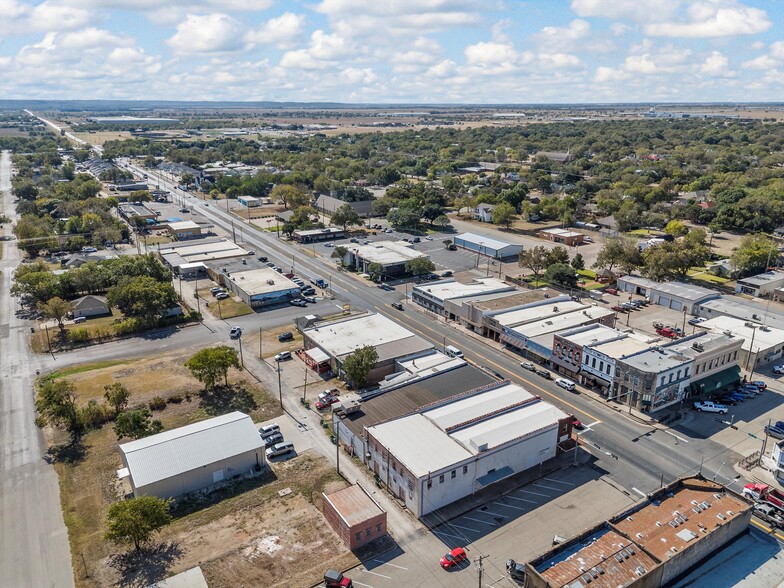 300 S Main St, Mcgregor, TX for sale - Building Photo - Image 3 of 8