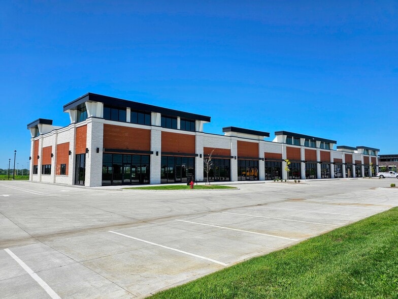 825 NE Gateway Dr, Grimes, IA for sale - Building Photo - Image 1 of 2
