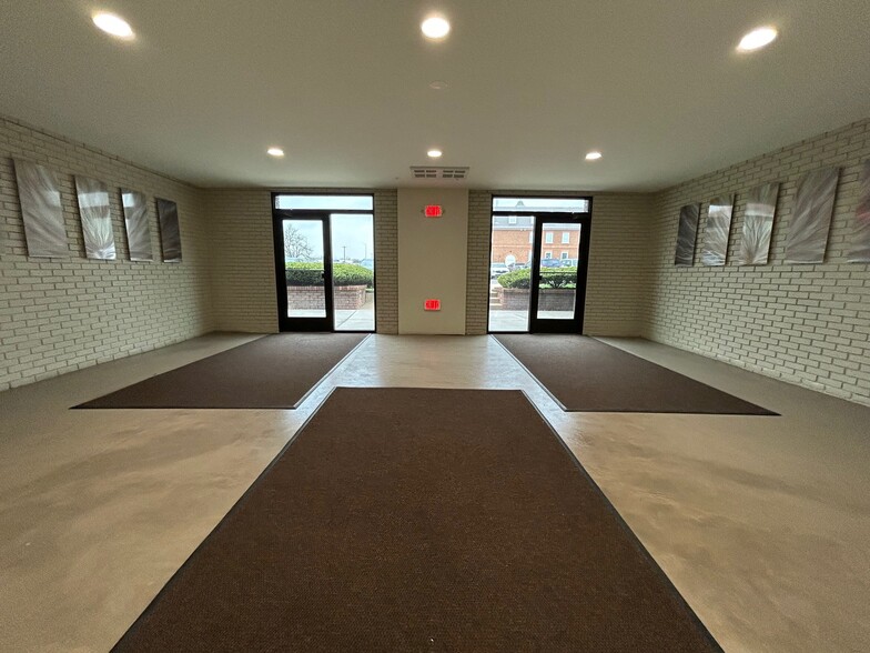 1480 Renaissance Dr, Park Ridge, IL for lease - Interior Photo - Image 2 of 15