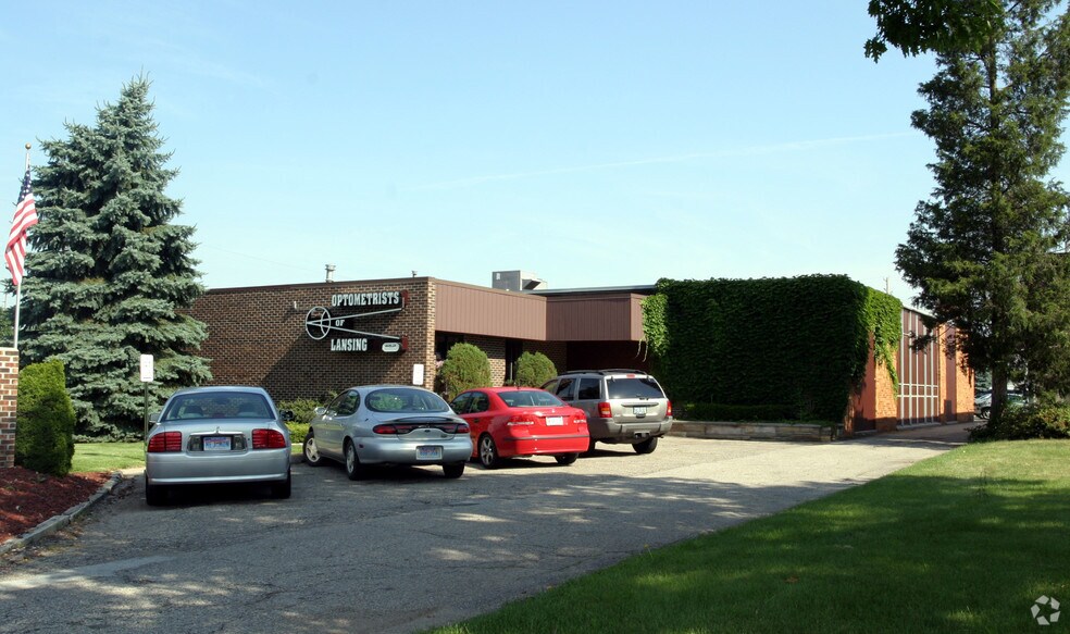 2117 E Grand River Ave, Lansing, MI for sale - Building Photo - Image 2 of 3