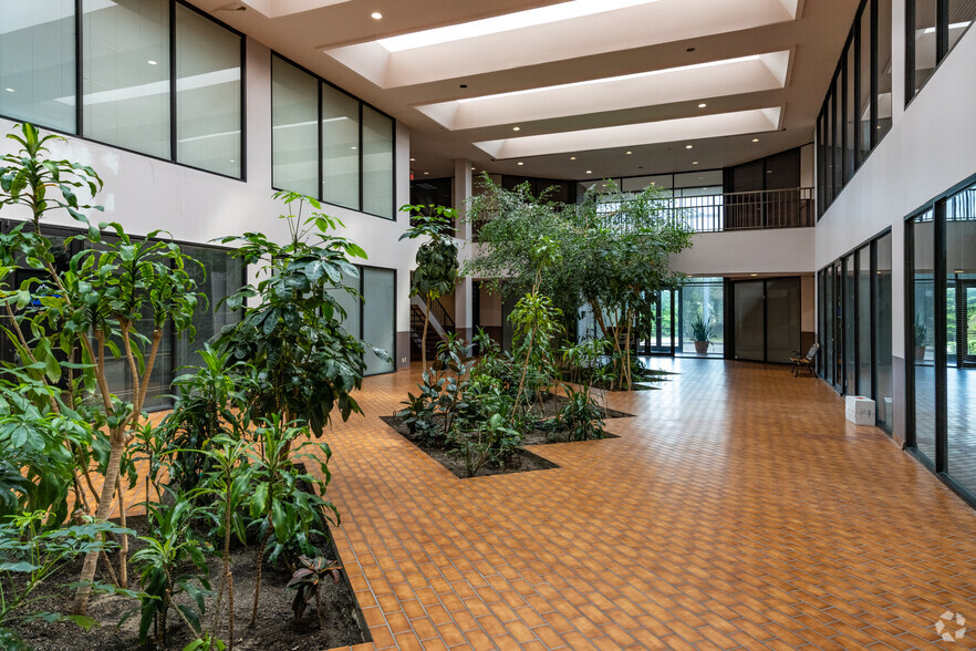 1200 Highway 146 S, La Porte, TX for lease - Lobby - Image 2 of 4