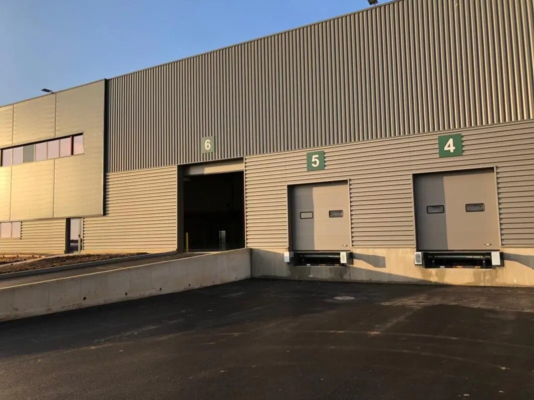 Flex in Louvres for lease Building Photo- Image 1 of 11