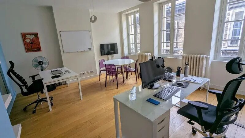 Office in Bordeaux for lease - Interior Photo - Image 2 of 6