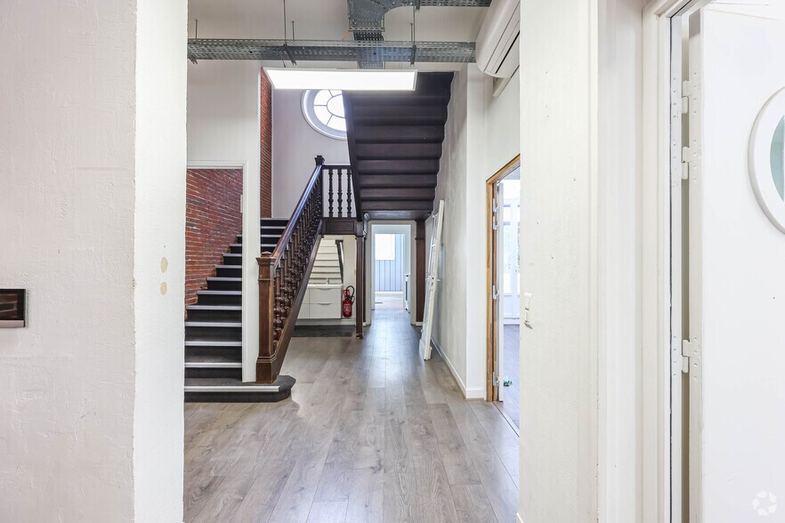 23 Rue Laugier, Paris for lease - Interior Photo - Image 3 of 20