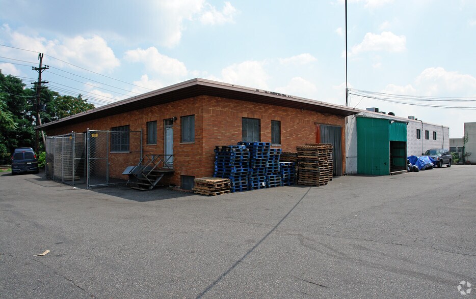 37 Midland Ave, Elmwood Park, NJ 07407 37A Midland Avenue