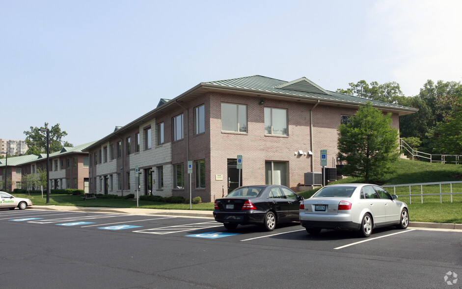 44135 Woodridge Pky, Lansdowne, VA for sale - Primary Photo - Image 1 of 1