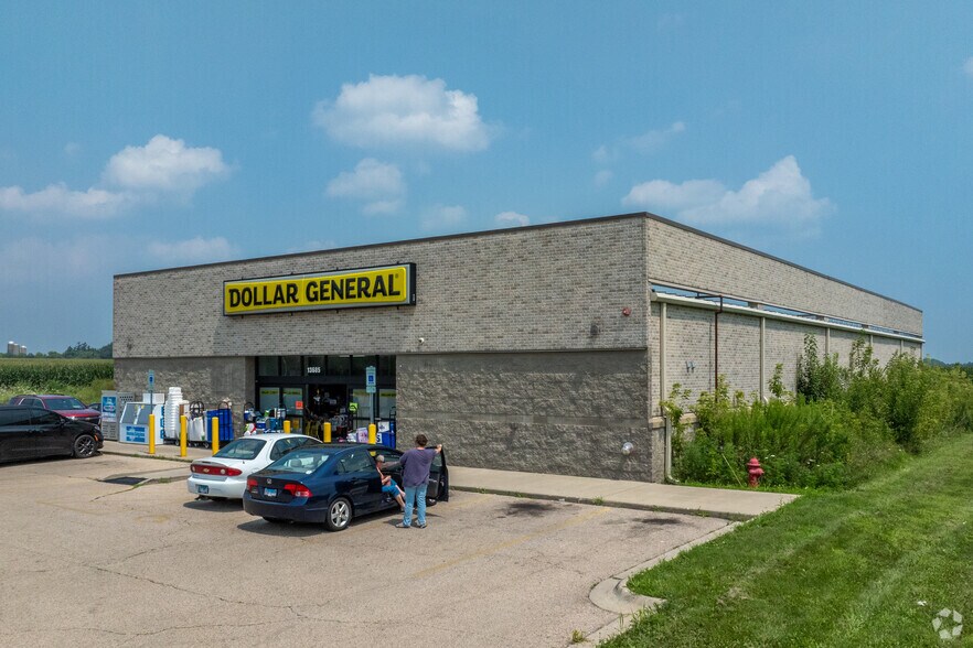 13685 IL Route 76, Poplar Grove, IL for sale - Primary Photo - Image 1 of 1