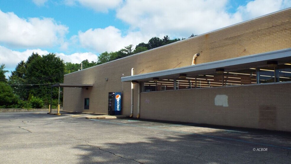 10 W Washington St, Nelsonville, OH 45764