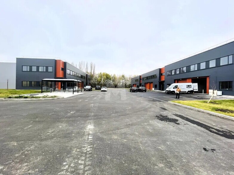 Flex in Brétigny-sur-Orge for lease - Building Photo - Image 1 of 9