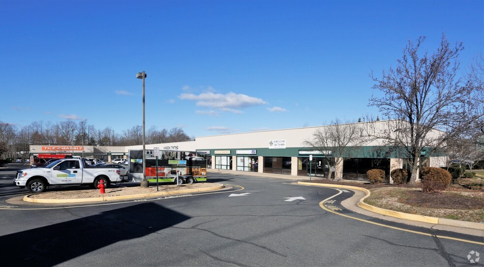 4715-4763 Jefferson Davis Hwy, Fredericksburg, VA for lease - Primary Photo - Image 1 of 55