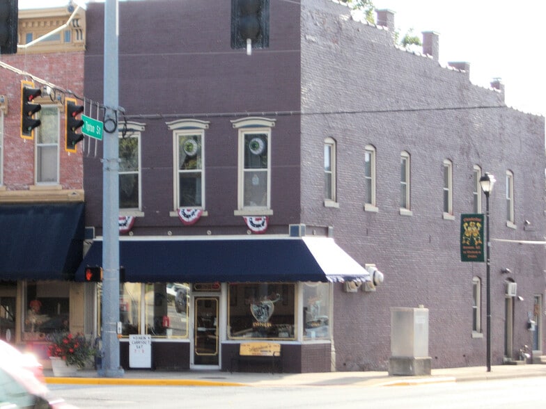 200 S Chestnut St, Seymour, IN 47274 Larrison's Diner