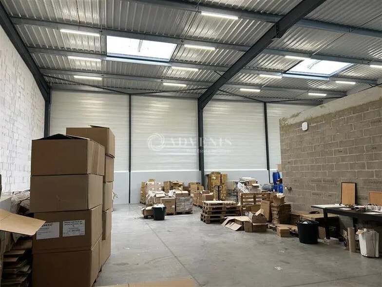 Flex in Chambray-lès-Tours for lease - Interior Photo - Image 2 of 8