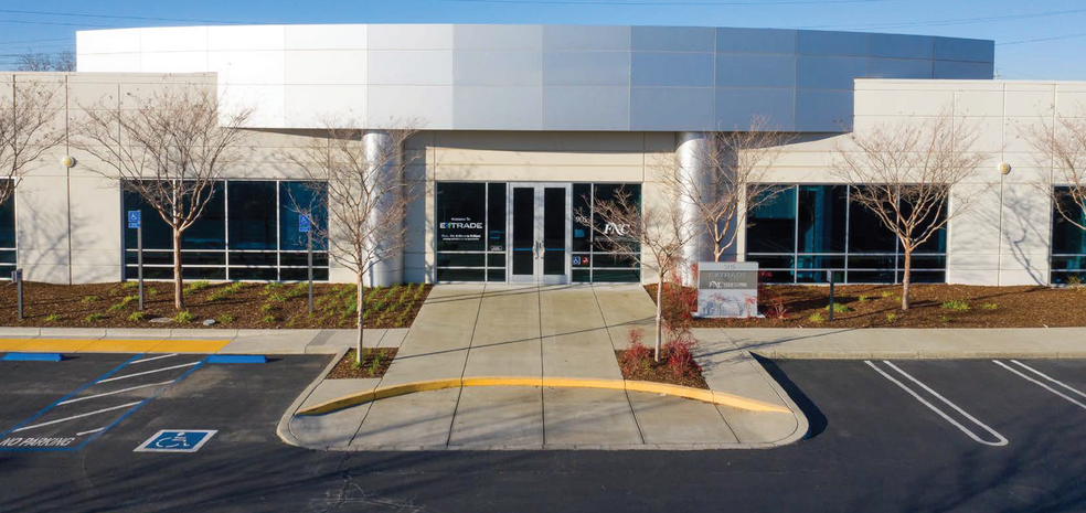 905 Highland Pointe Dr, Roseville, CA for lease - Building Photo - Image 2 of 7