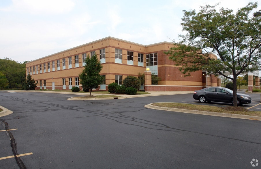 1800 W McDonough Rd, Hoffman Estates, IL for lease - Building Photo - Image 3 of 4