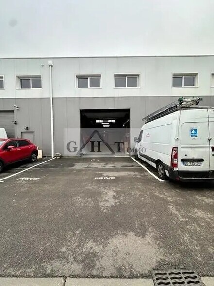 Industrial in Brie-Comte-Robert for lease - Building Photo - Image 1 of 6