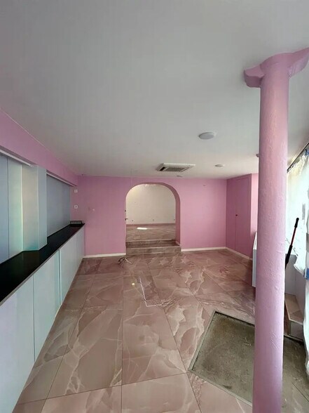 Retail in Saint-Mandé for lease - Building Photo - Image 1 of 6