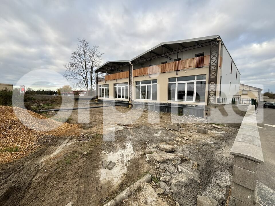 Retail in Compiègne for lease Building Photo- Image 1 of 7