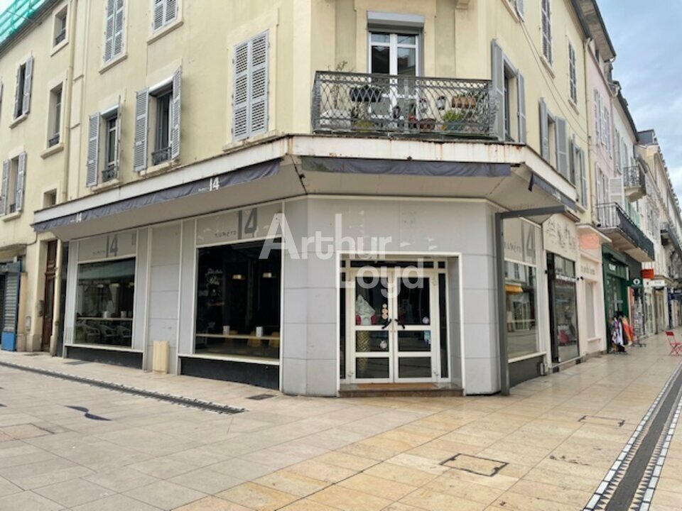 Retail in Vichy for sale Building Photo- Image 1 of 5