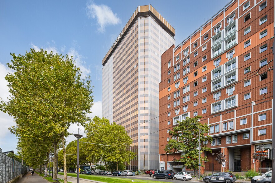 Office in Pantin for sale - Building Photo - Image 1 of 4