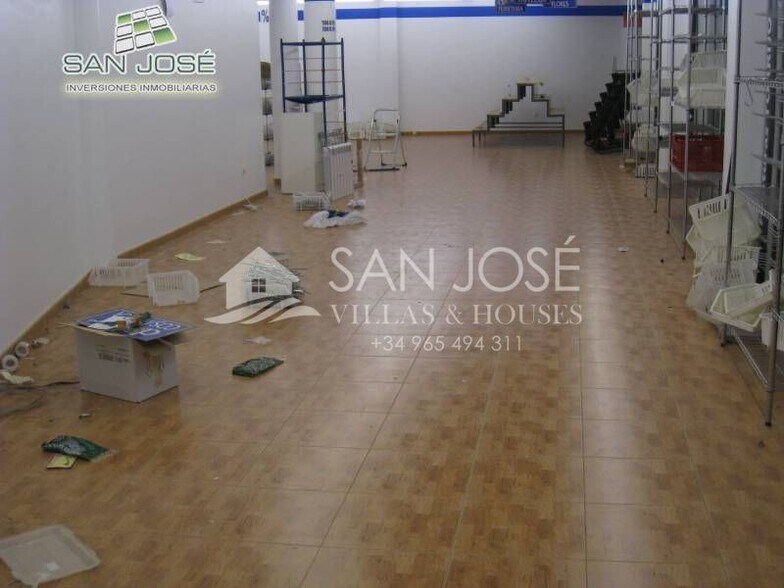 Retail in Aspe for lease - Building Photo - Image 3 of 6