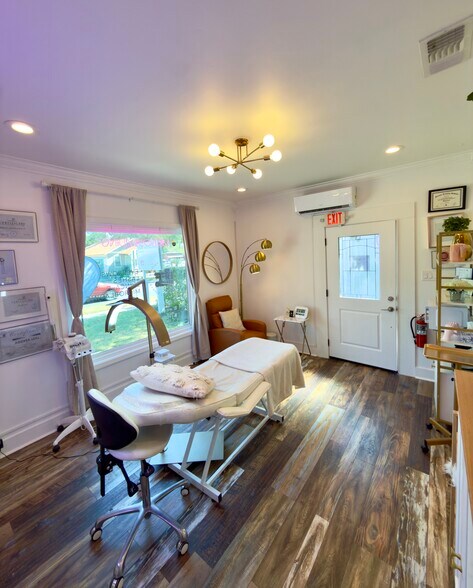 2303 E Cesar Chavez St, Austin, TX for lease - Building Photo - Image 3 of 7