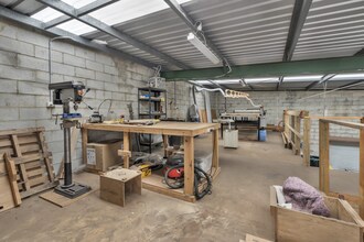 7 Endeavour Dr, Kunda Park for lease Interior Photo- Image 2 of 3