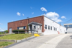 35 W Brook St, Manchester NH - Motel