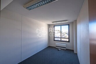 11 Place Du General Leclerc, Levallois-Perret for lease Interior Photo- Image 2 of 5