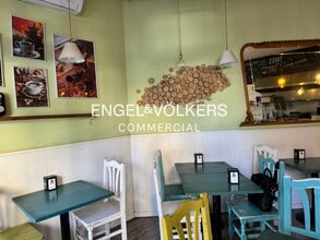 Retail in Barcelona, Barcelona for lease Interior Photo- Image 2 of 8