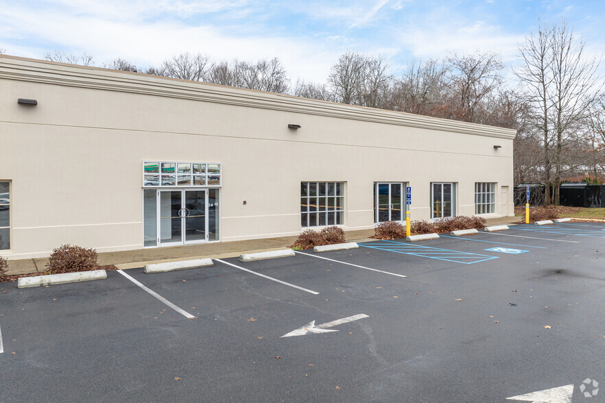 721 Long Hill Rd, Groton, CT for lease - Building Photo - Image 3 of 17