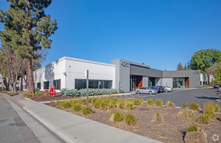 4251-4255 Burton Dr, Santa Clara, CA for lease - Primary Photo - Image 1 of 7