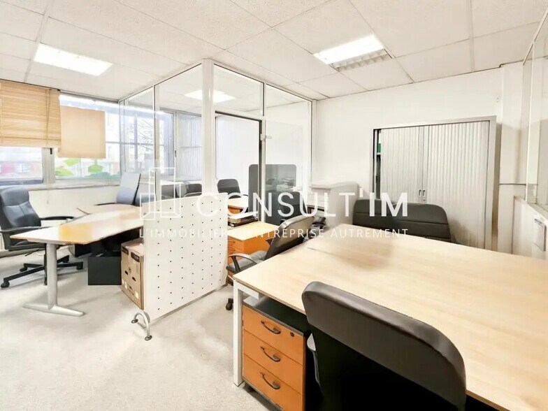 Office in Courbevoie for lease - Building Photo - Image 2 of 7