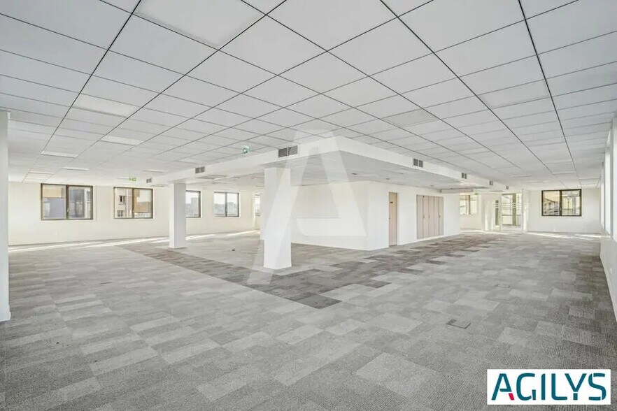 Office in Cachan for lease - Building Photo - Image 1 of 13