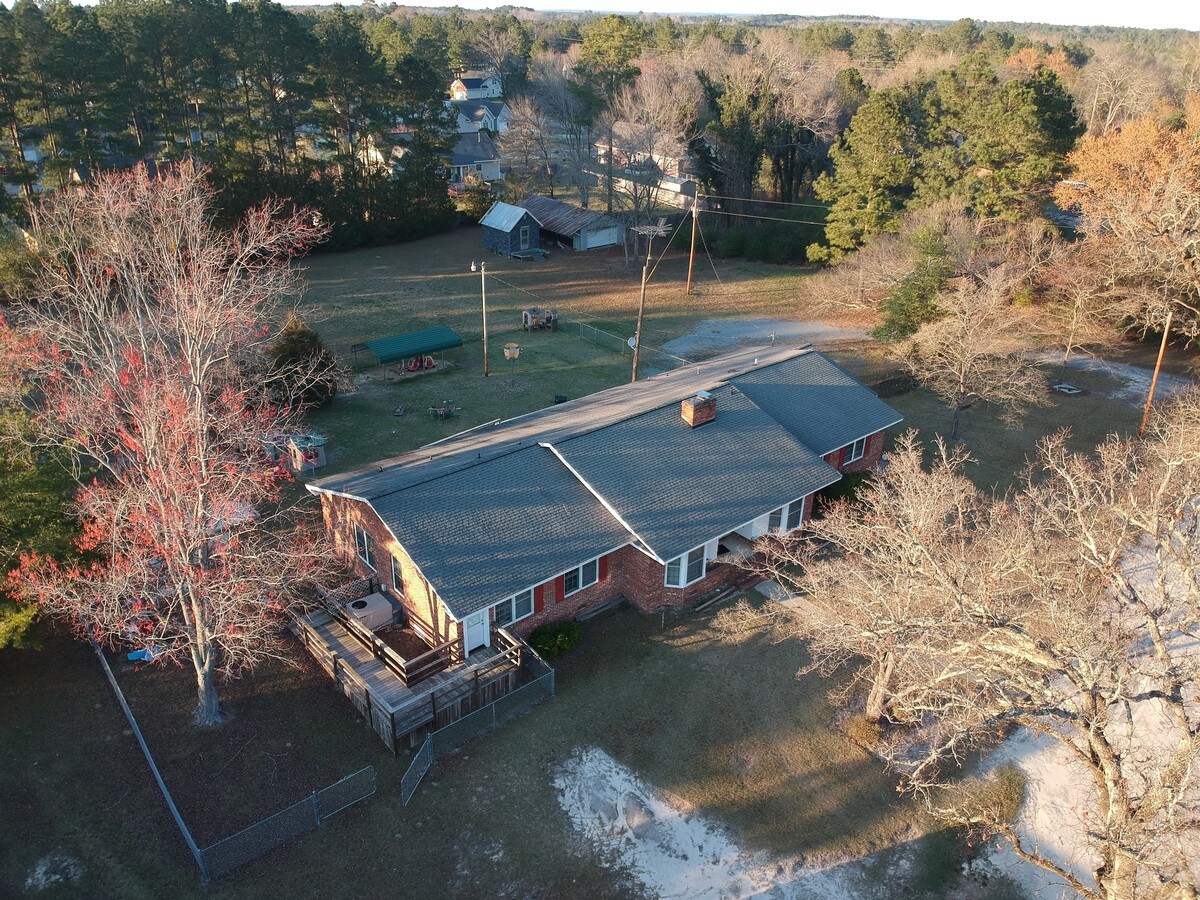 193 Gillis Hill Rd, Fayetteville, NC 28306