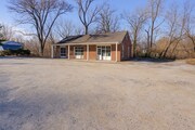 301 S Warson Rd, Saint Louis MO - Retail Space