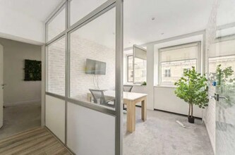 Office in Paris for lease Interior Photo- Image 2 of 13