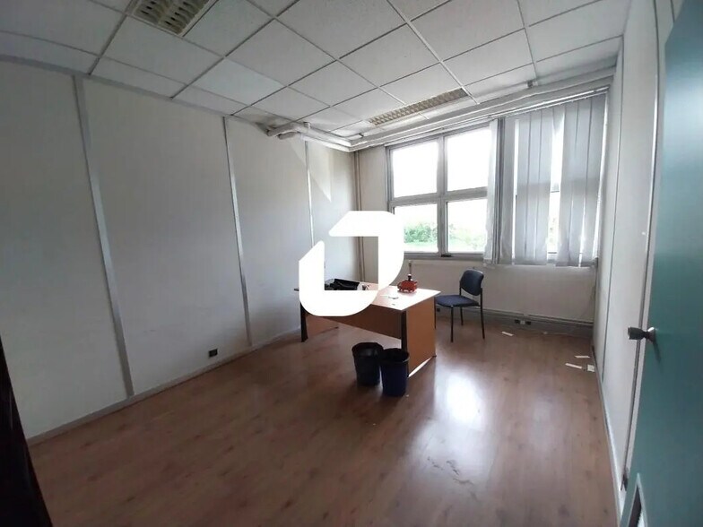 Office in Villiers-sur-Marne for lease - Interior Photo - Image 2 of 9