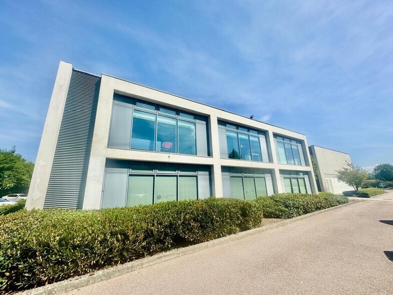 Hitchin Rd, Luton for lease - Building Photo - Image 2 of 5