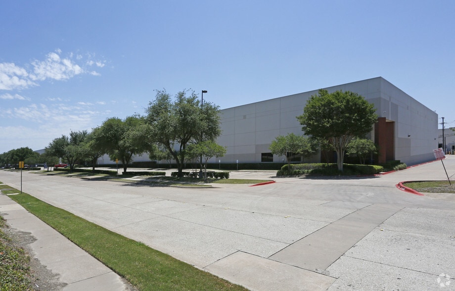 1700 Summit Ave, Plano, TX for lease - Building Photo - Image 1 of 15