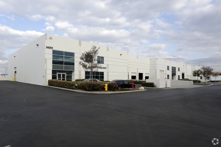 14051-14055 Stage Rd, Santa Fe Springs, CA for lease - Primary Photo - Image 1 of 11