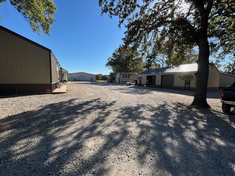 121 Greenwood Cut Off Rd, Weatherford, TX for lease - Building Photo - Image 2 of 7