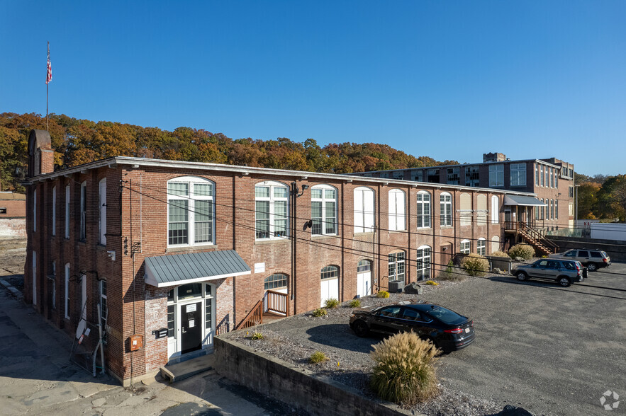 308 E School St, Woonsocket, RI for lease - Primary Photo - Image 2 of 13