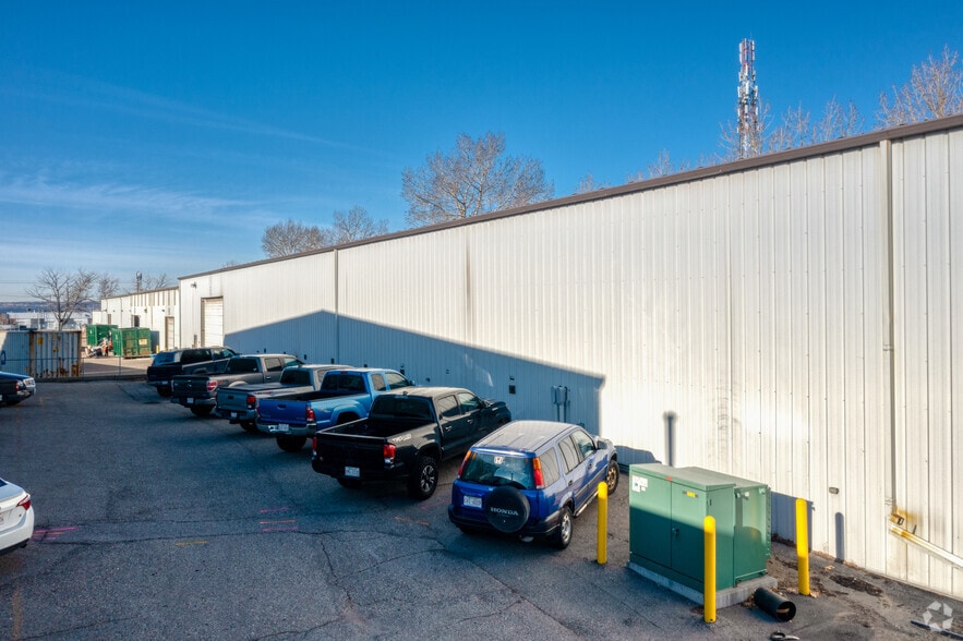 2719 3 Av NE, Calgary, AB for lease - Building Photo - Image 2 of 8