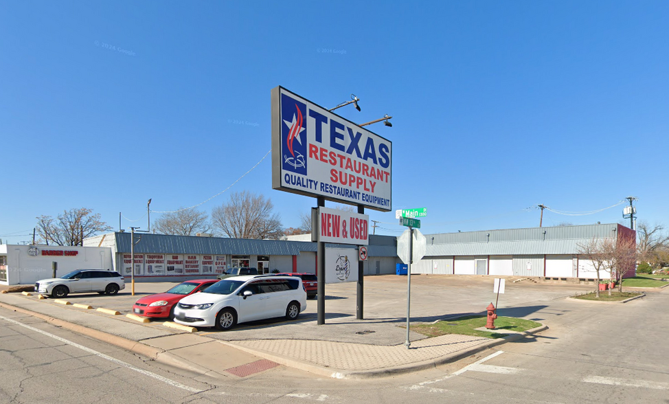 105-109 NW 13th St, Grand Prairie, TX for lease - Building Photo - Image 3 of 5