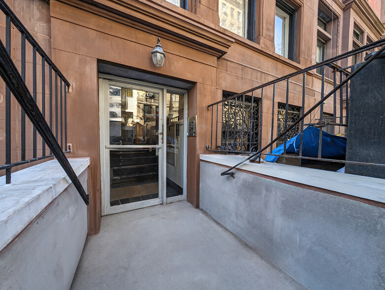 54 W 71st St, New York, NY for sale - Building Photo - Image 3 of 27