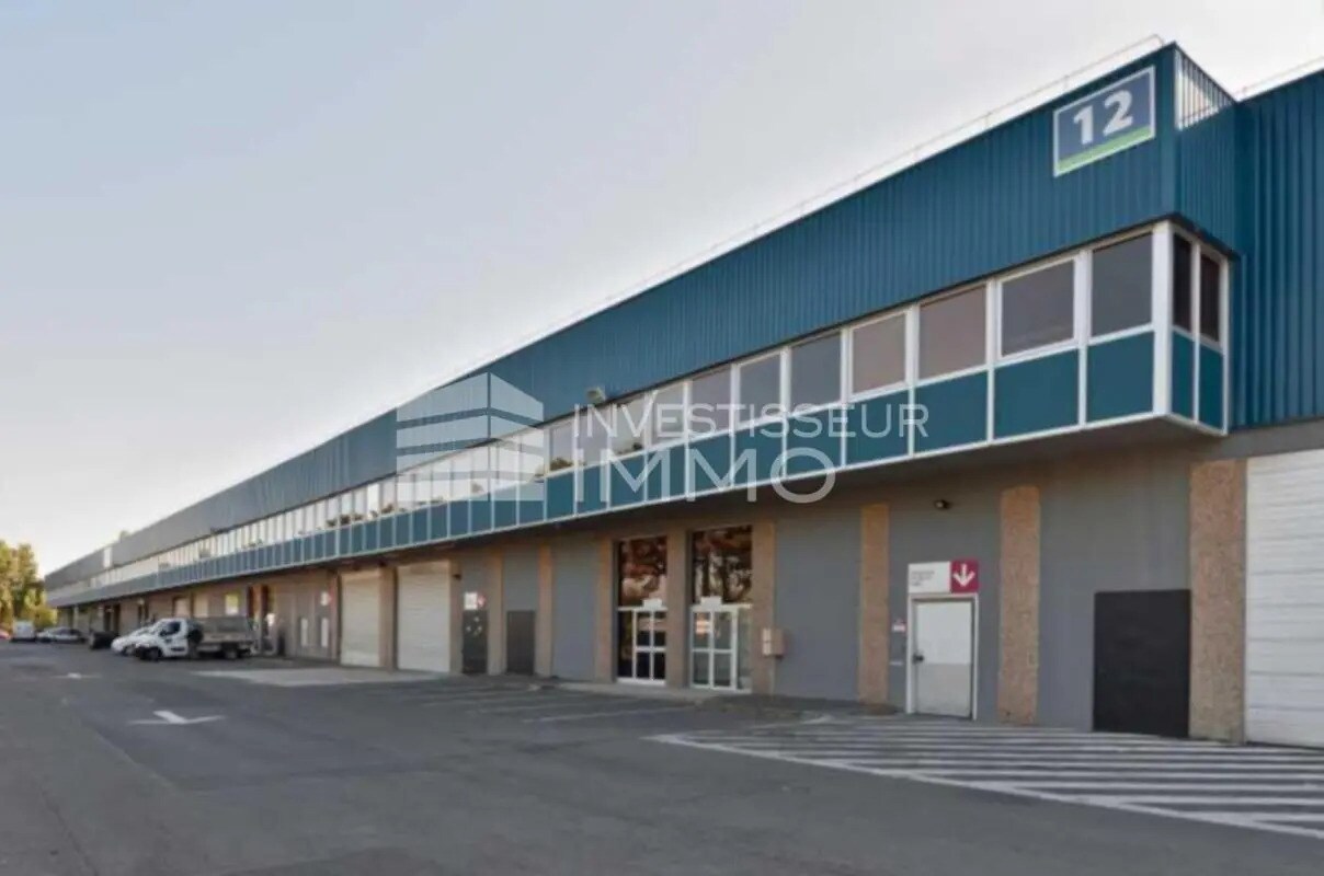 Flex in Antony for lease Building Photo- Image 1 of 4