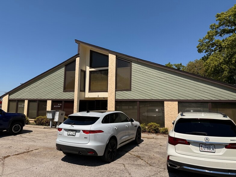 1230 Brown Trl, Bedford, TX for sale - Building Photo - Image 2 of 11